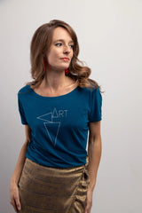 Chandail éco-responsable pour femme, fait au Québec, coupe ample col large, vêtement pour artiste: symbole art, géométrie sacrée avec triangle d'or