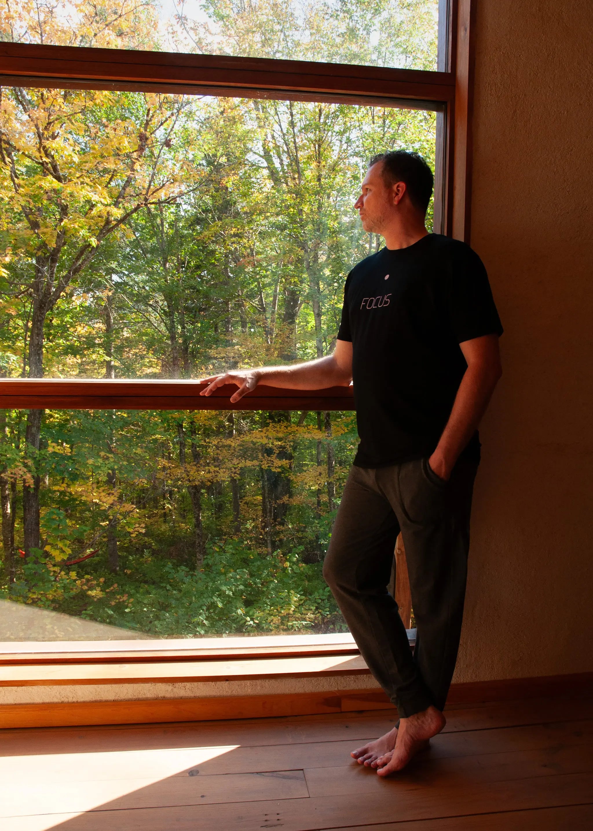 T-shirt éco-responsable fait au Canada, vêtement pour homme de yoga, détente, méditation, et sport avec coupe ajustée: drishti et mantra Focus