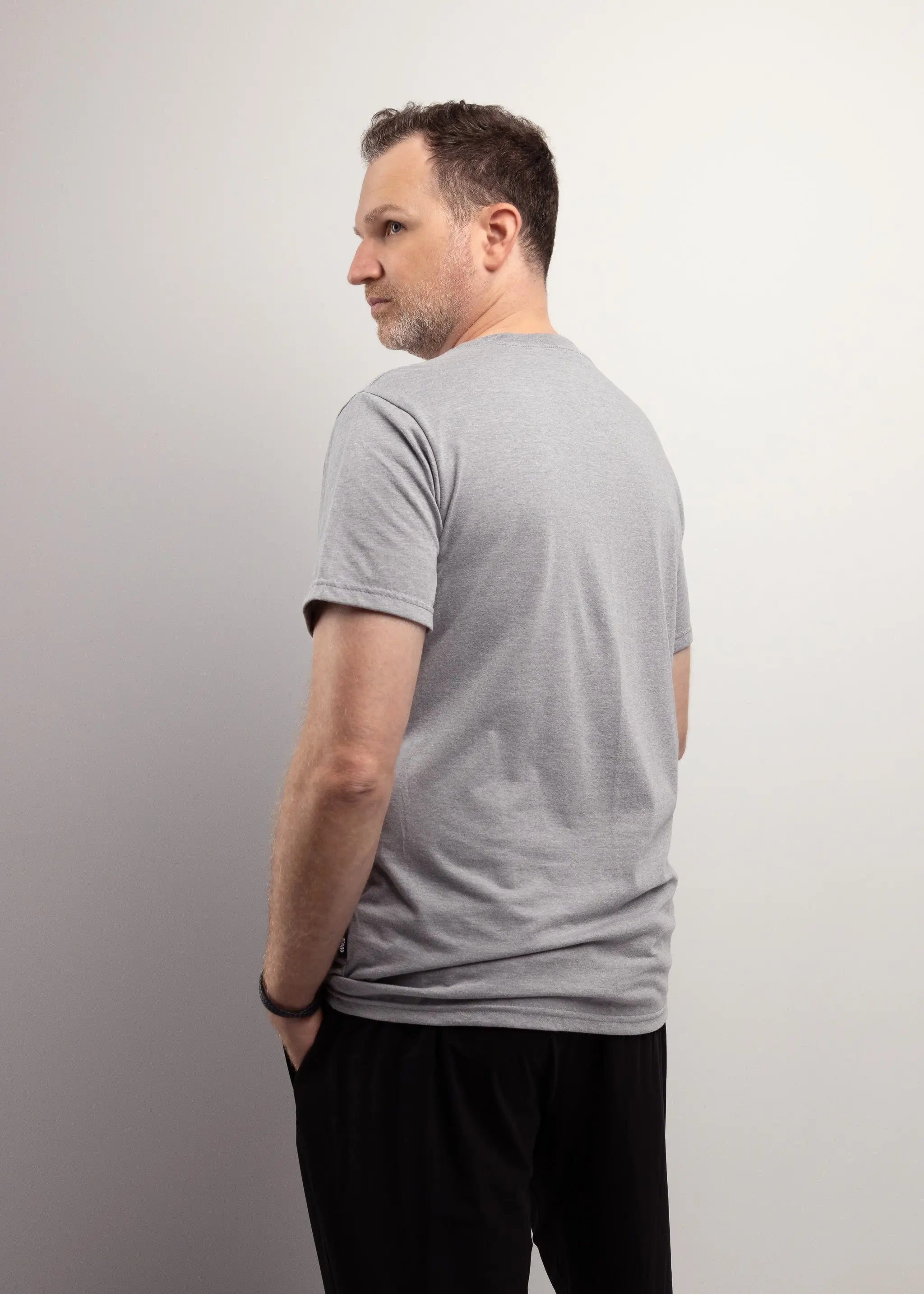 T-shirt pour homme, éco-responsable fait au Québec, 100% coton biologique: vêtement de détente et de yoga