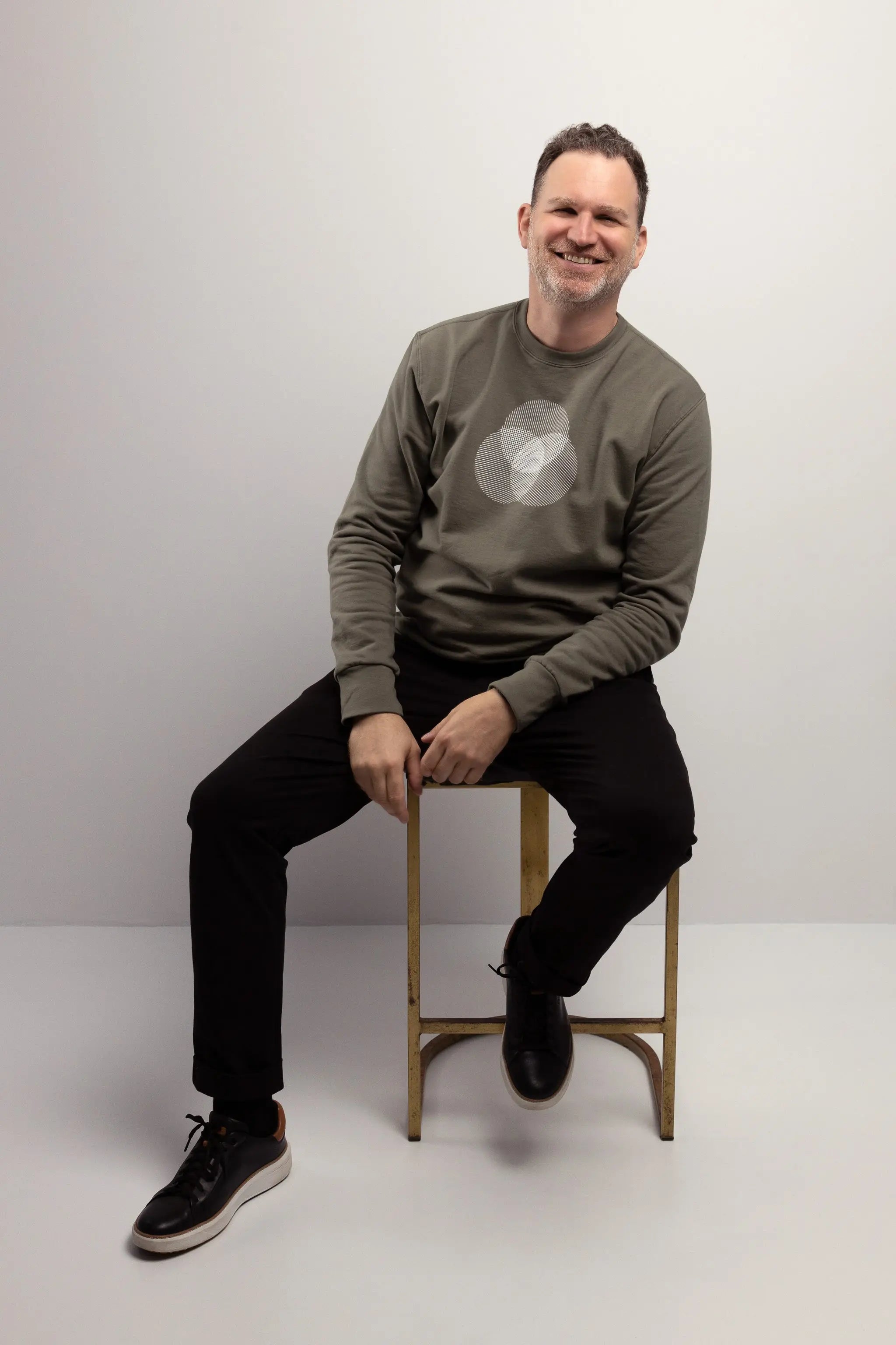 Crewneck écologique pour homme fait au Canada, symbole de géométrie sacré, mode consciente