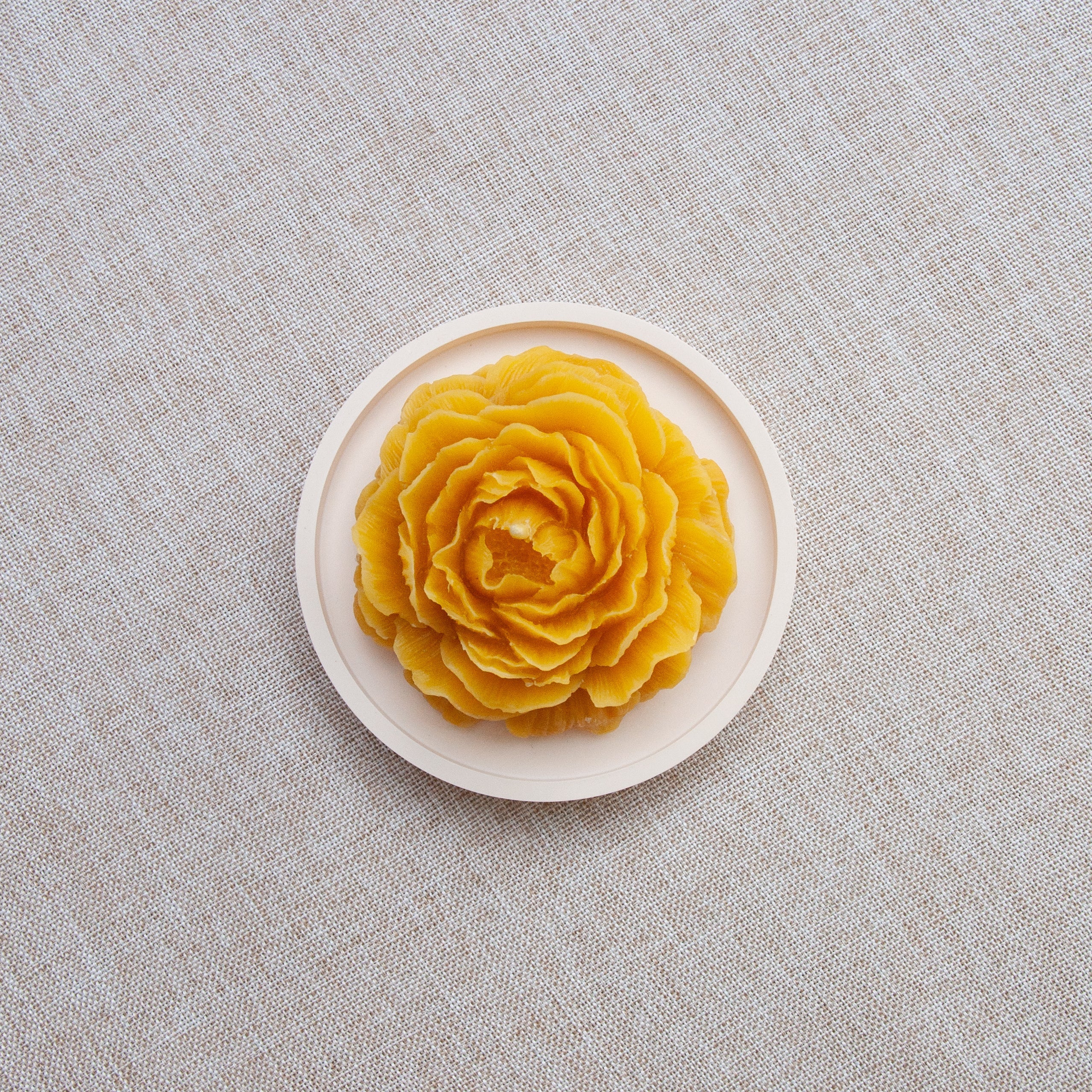 PIVOINE – Bougie en cire d’abeille jaune naturelle du Québec Maison Kunda