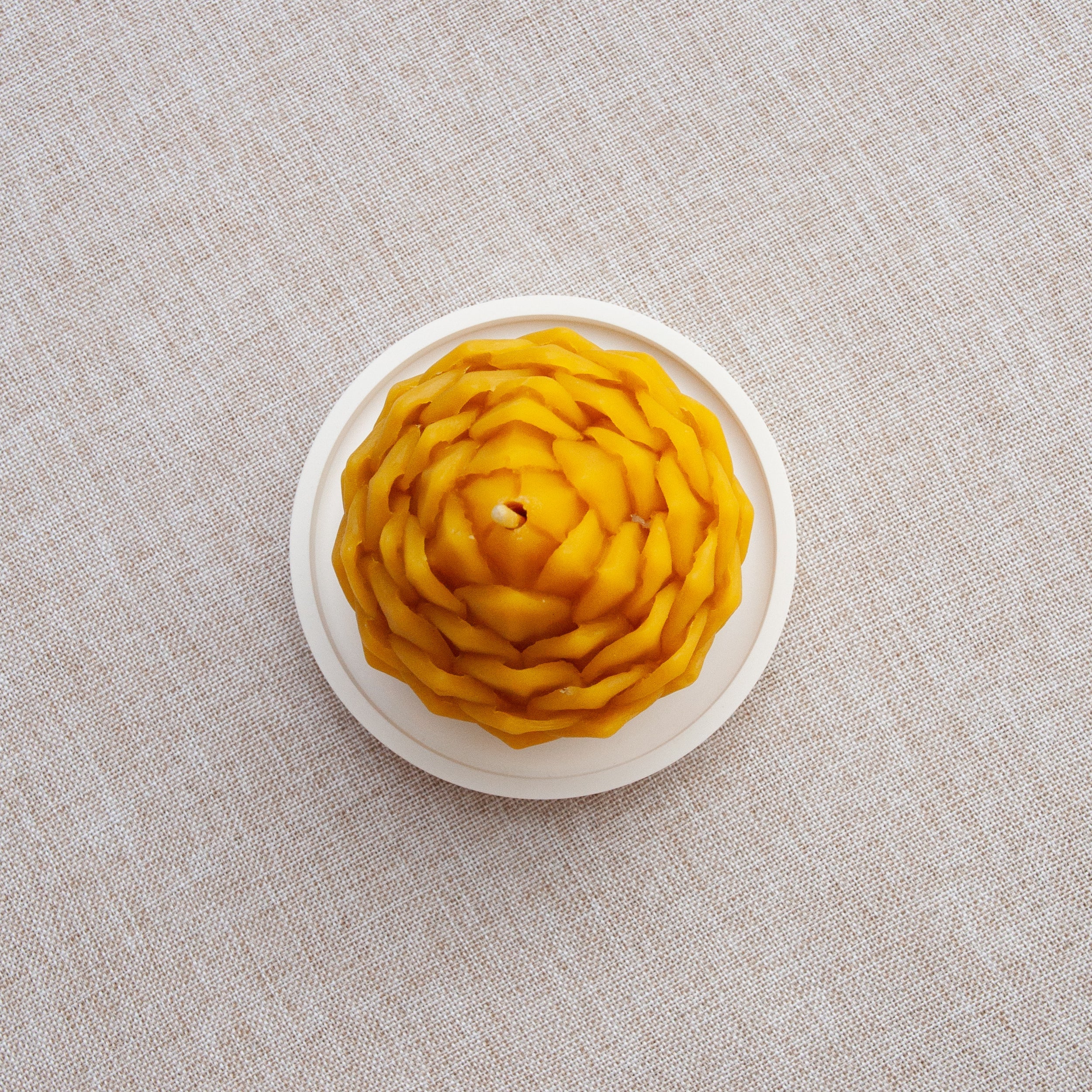 POMME DE PIN – Bougie en cire d’abeille jaune naturelle du Québec Maison Kunda