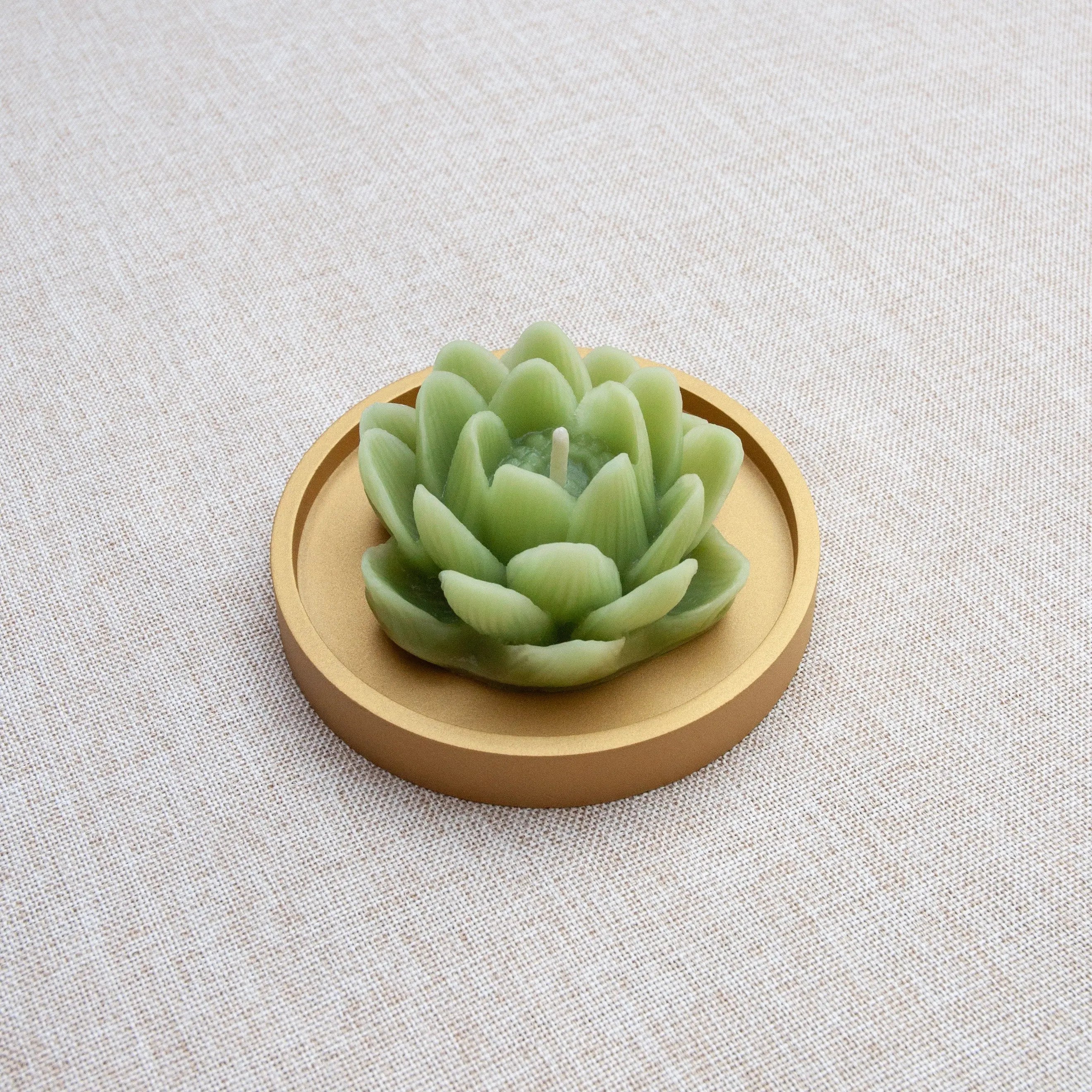 LOTUS – Bougie parfumée en cire d’abeille blanche colorée naturellement Maison Kunda