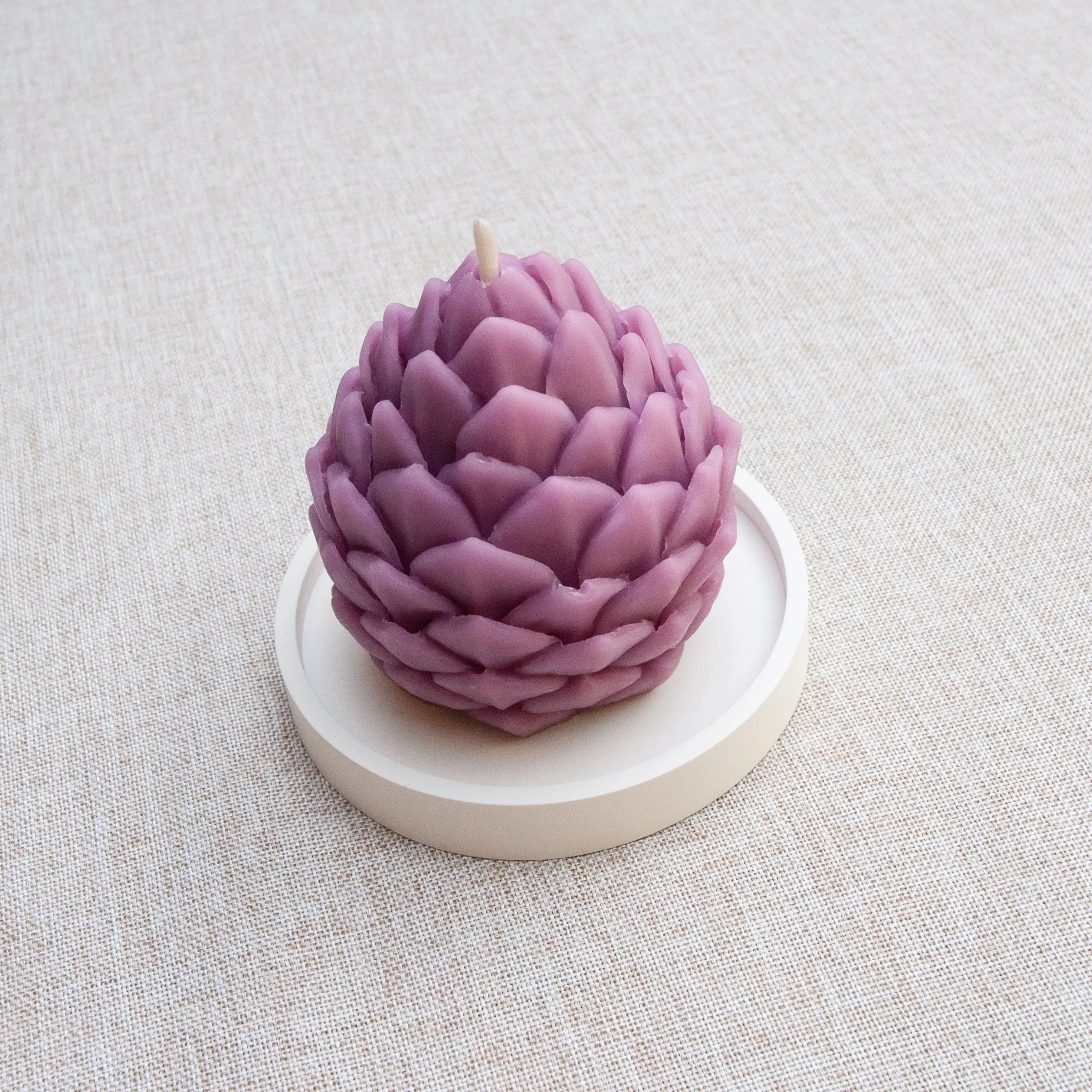 POMME DE PIN – Bougie parfumée en cire d’abeille blanche colorée naturellement Maison Kunda