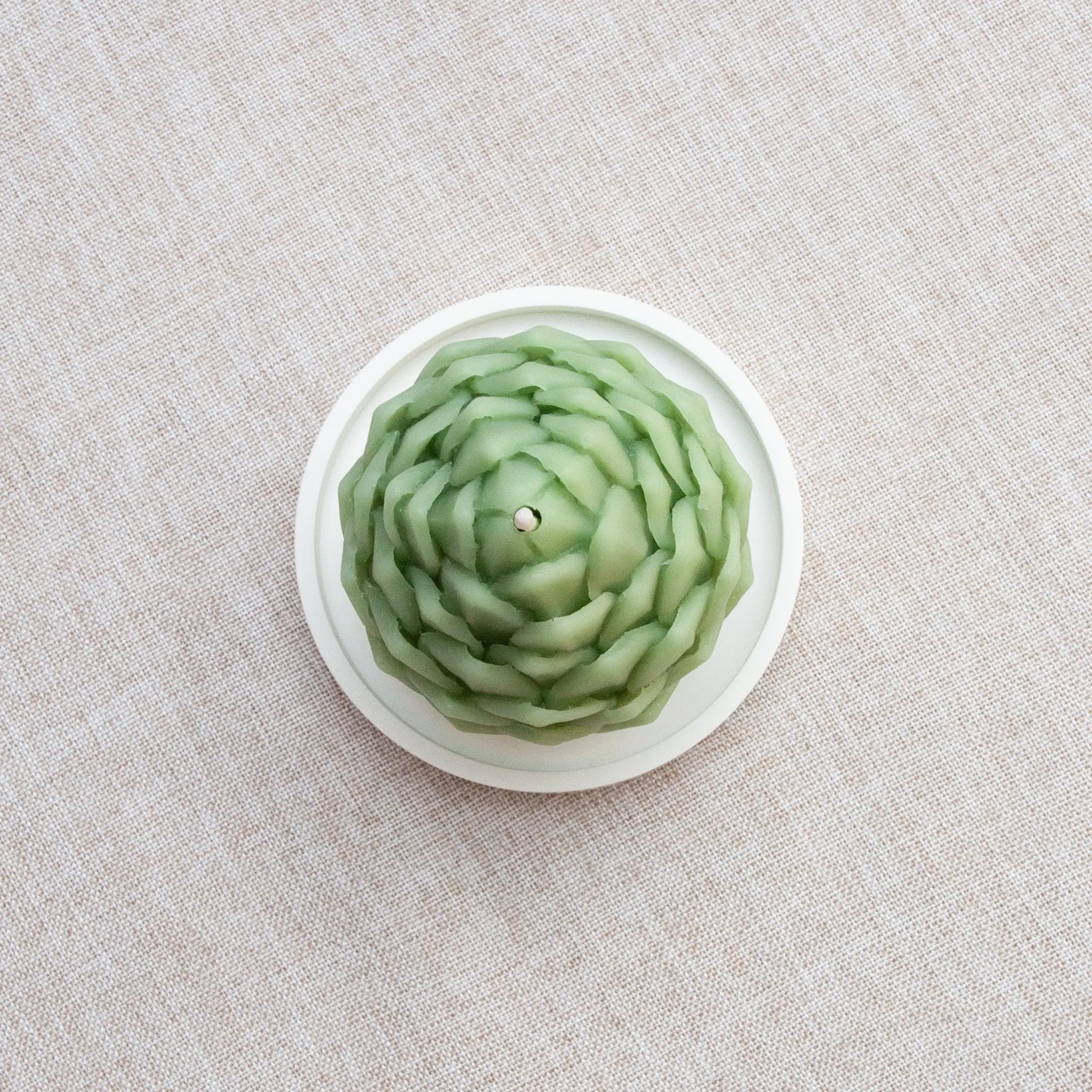 POMME DE PIN – Bougie parfumée en cire d’abeille blanche colorée naturellement Maison Kunda