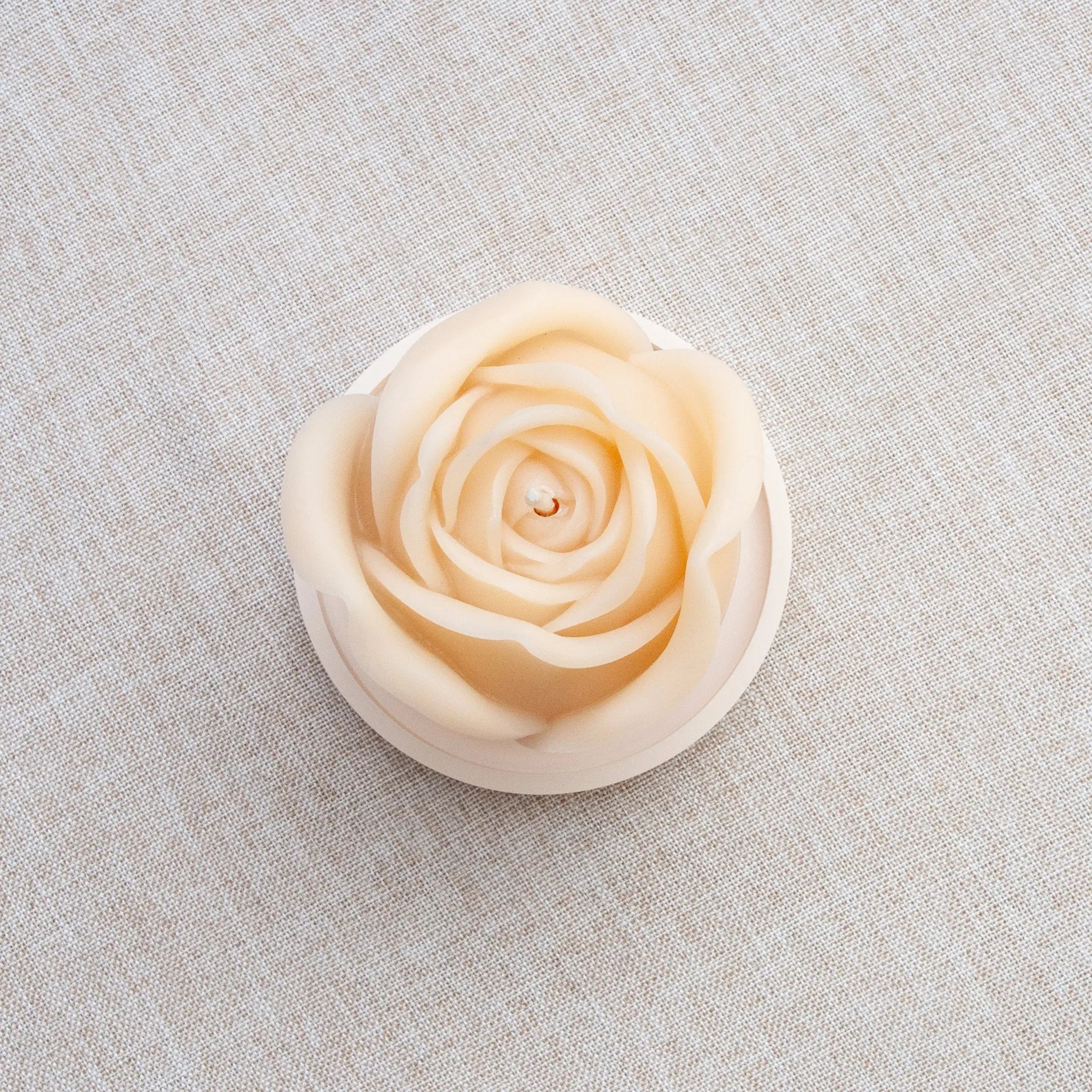 GRANDE ROSE – Bougie parfumée en cire d’abeille blanche colorée naturellement Maison Kunda