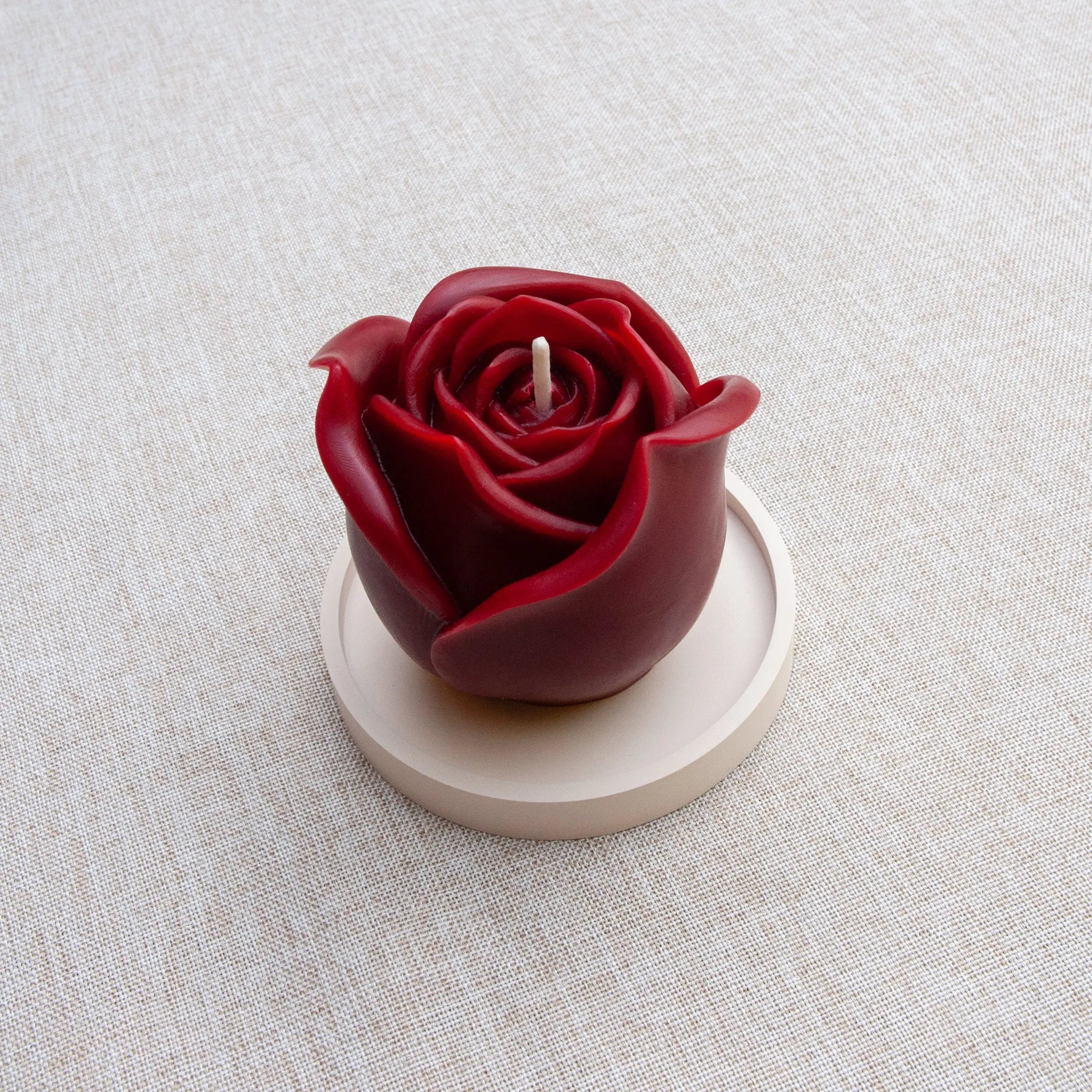 GRANDE ROSE – Bougie parfumée en cire d’abeille blanche colorée naturellement Maison Kunda