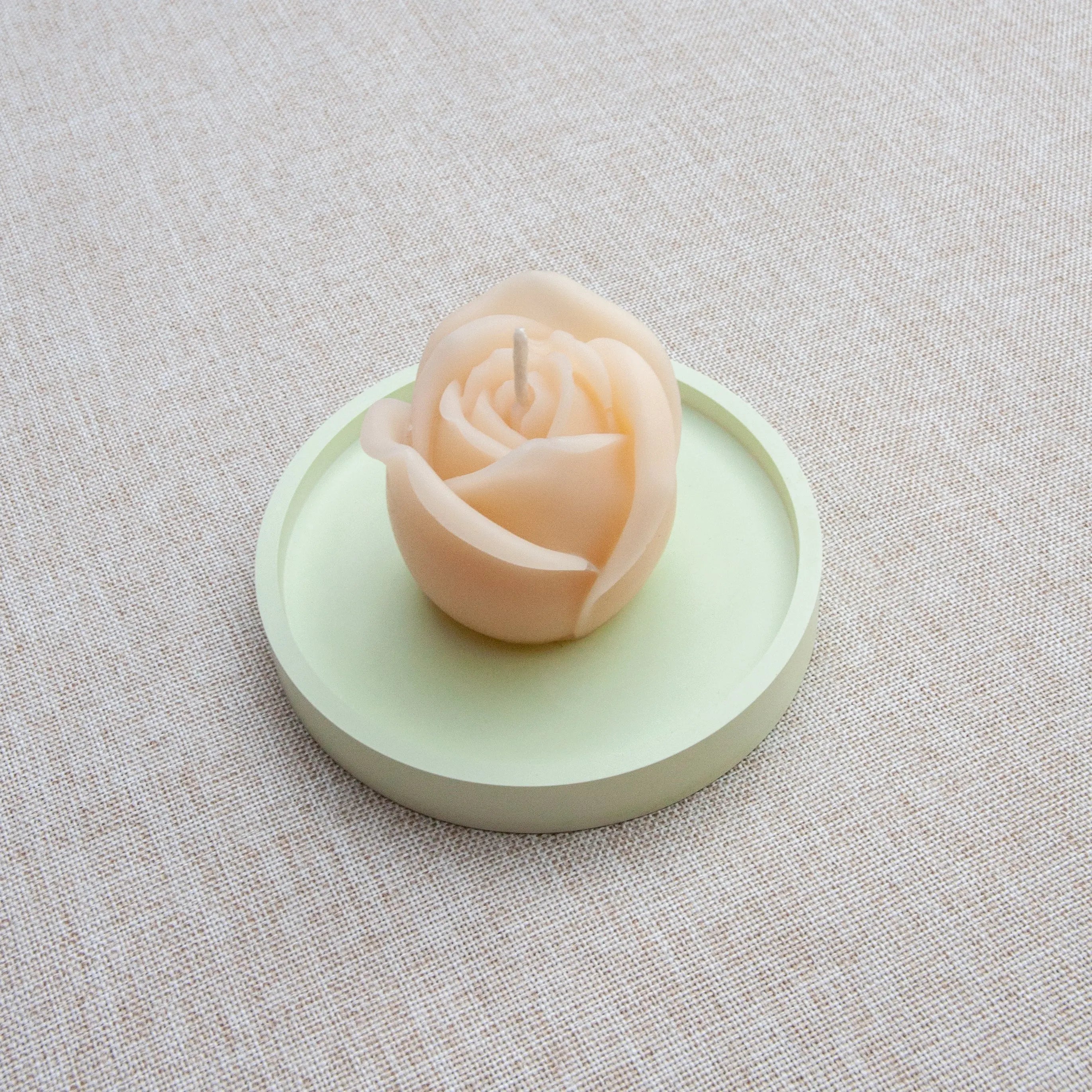 PETITE ROSE – Bougie parfumée en cire d’abeille blanche colorée naturellement Maison Kunda