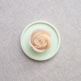 PETITE ROSE – Bougie parfumée en cire d’abeille blanche colorée naturellement Maison Kunda