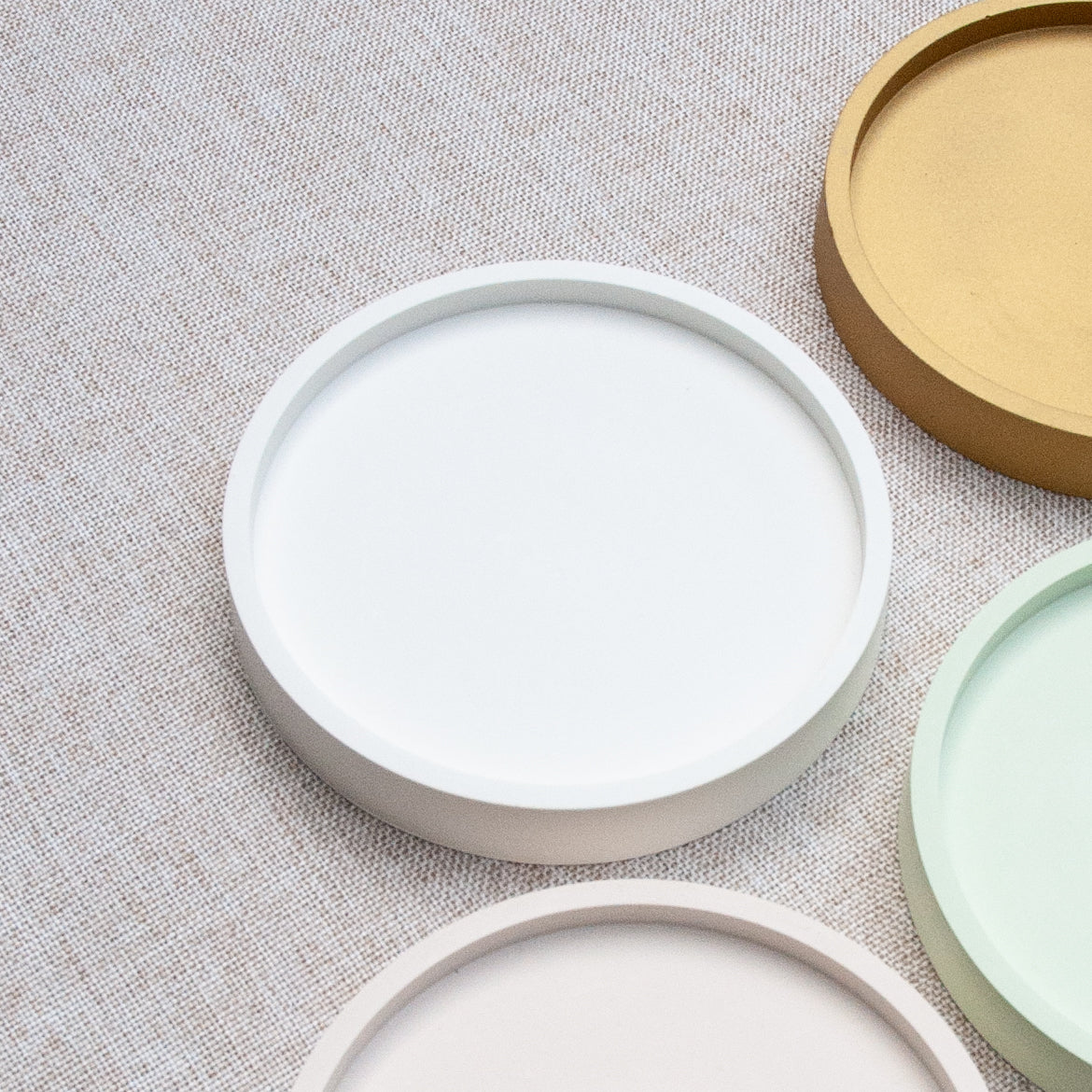 Petit plateau à bougie en plâtre éco-résine Maison Kunda