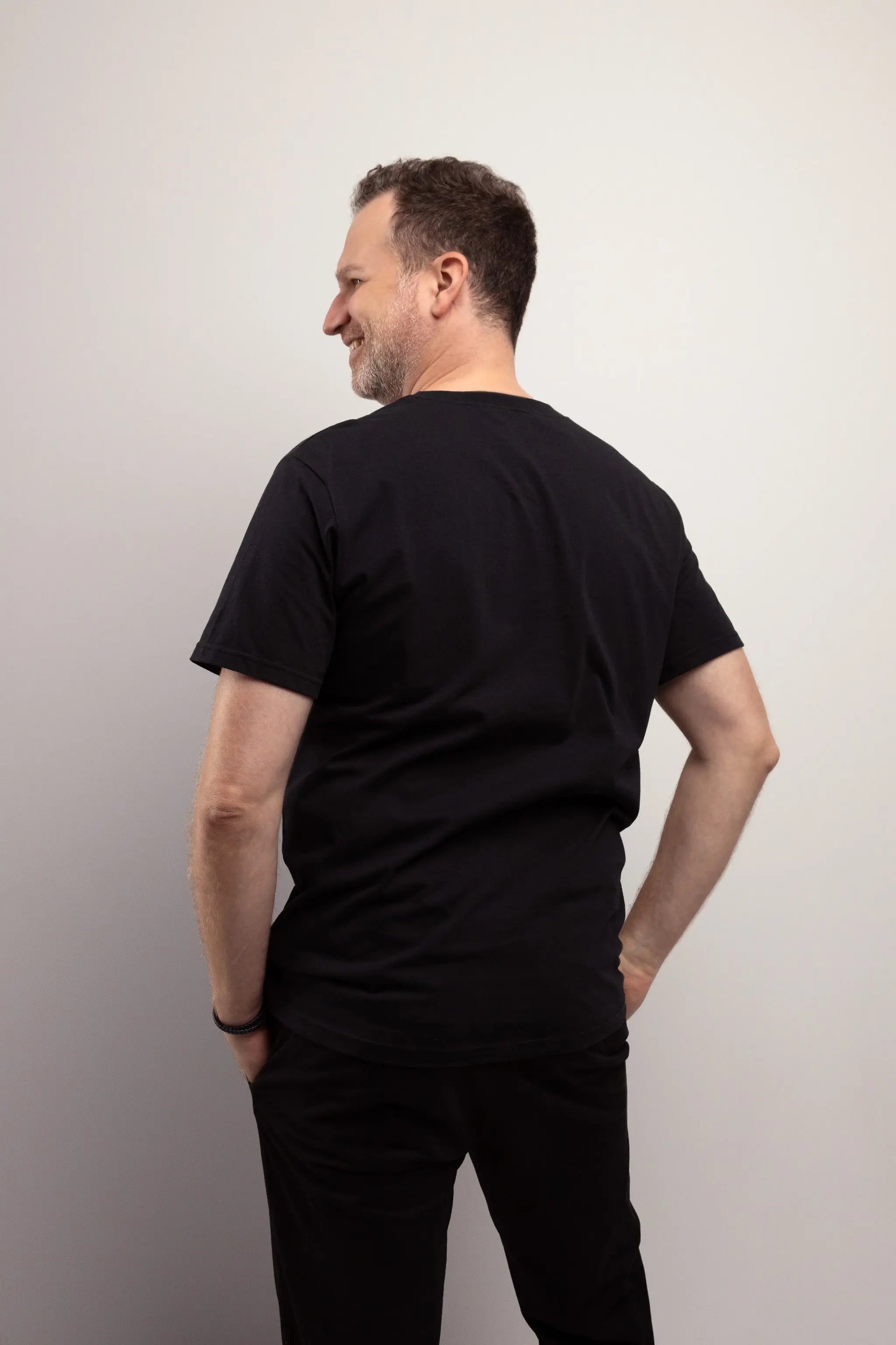 T-shirt éco-responsable et fait au Canada: Vêtement pour homme de détente, yoga et sport