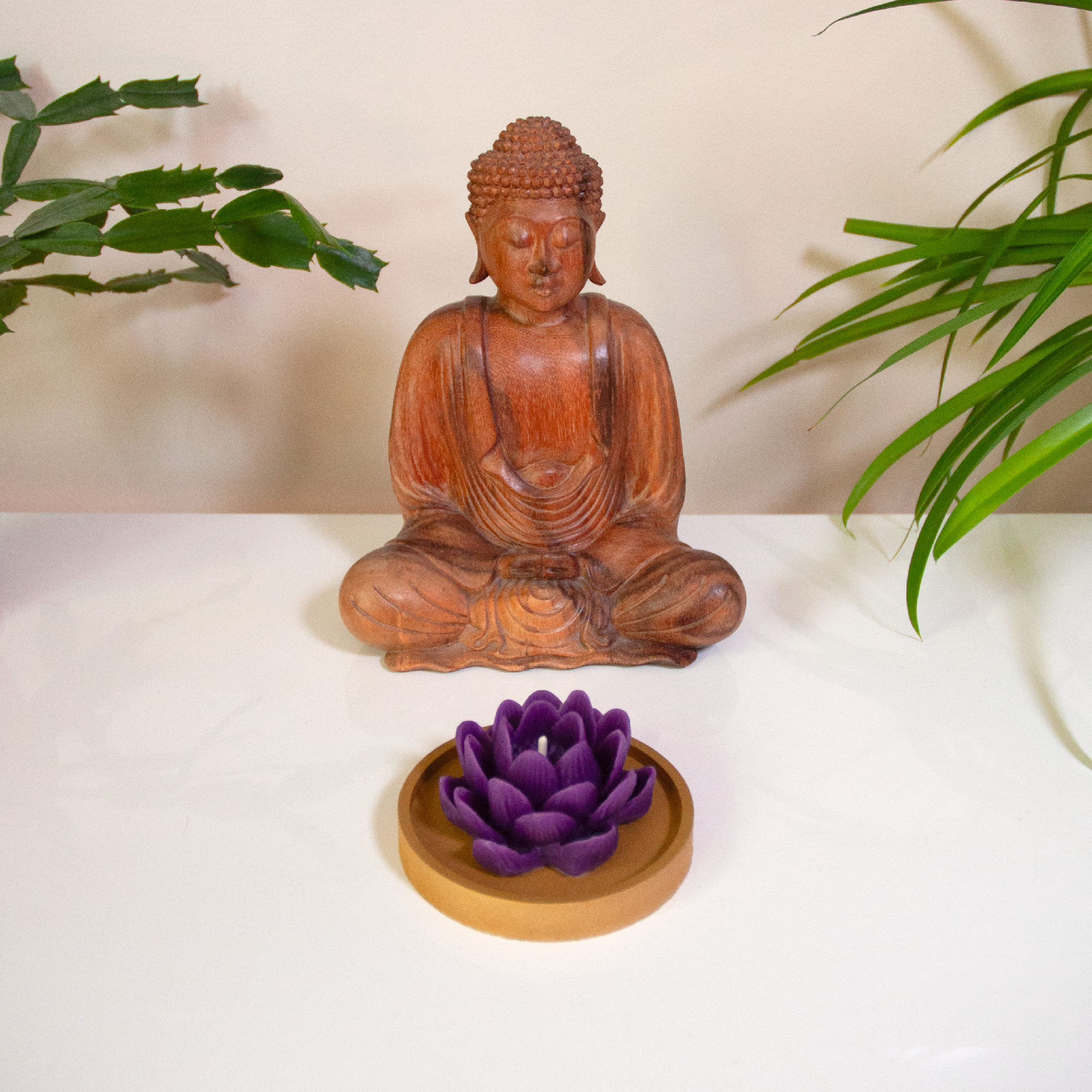 LOTUS – Bougie parfumée en cire d’abeille blanche colorée naturellement