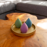 Trio TEMPLE – Ensemble de bougies en cire d’abeille colorée sur plateau décoratif or Maison Kunda