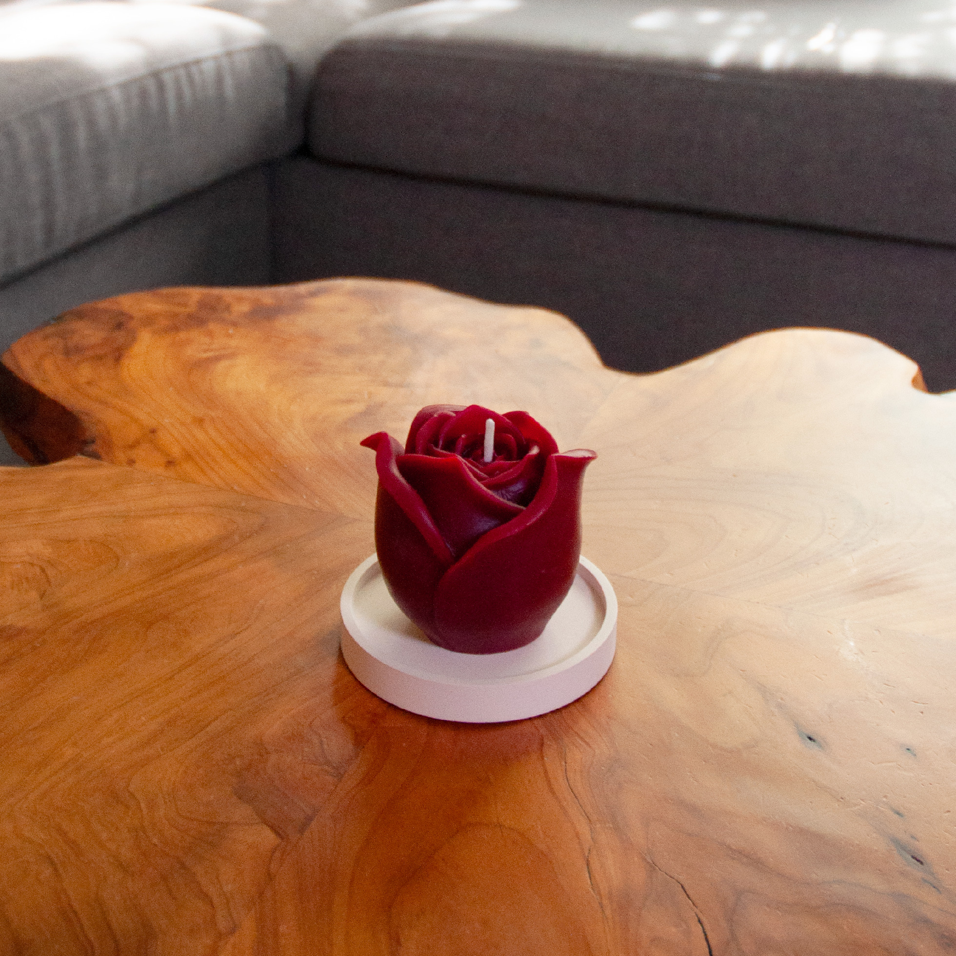 GRANDE ROSE – Bougie parfumée en cire d’abeille blanche colorée naturellement