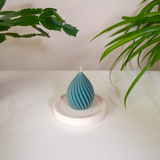 TORUS – Bougie parfumée en cire d’abeille blanche colorée naturellement