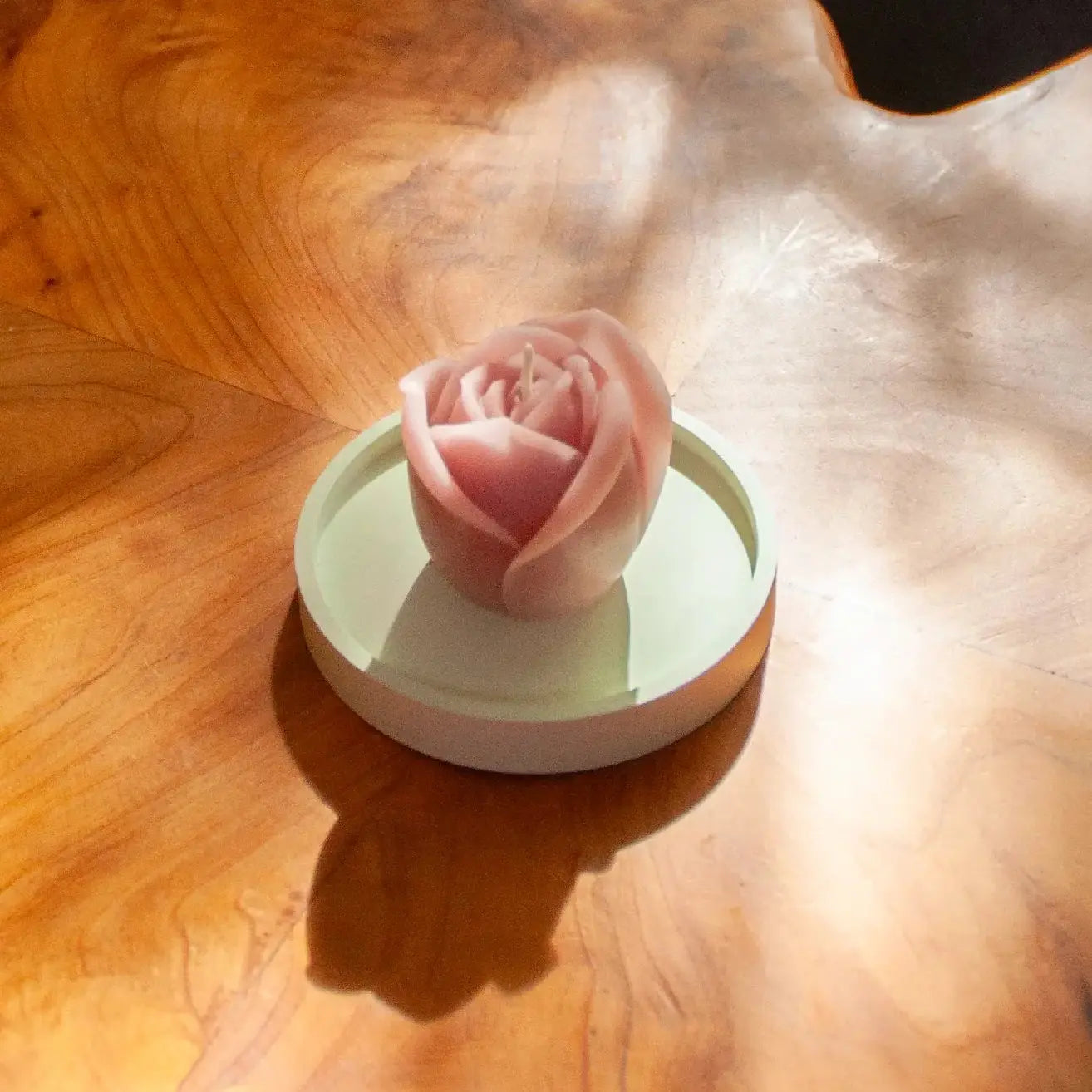 PETITE ROSE – Bougie parfumée en cire d’abeille blanche colorée naturellement Maison Kunda