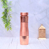 Bouteille d'eau en cuivre ayurvedique artisanale semi-matrelé, design contemporain élégant, fermée