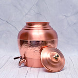 Distributeur à eau Matka en cuivre ayurvédique rond traditionnel contemporain 10 L, couvercle ouvert