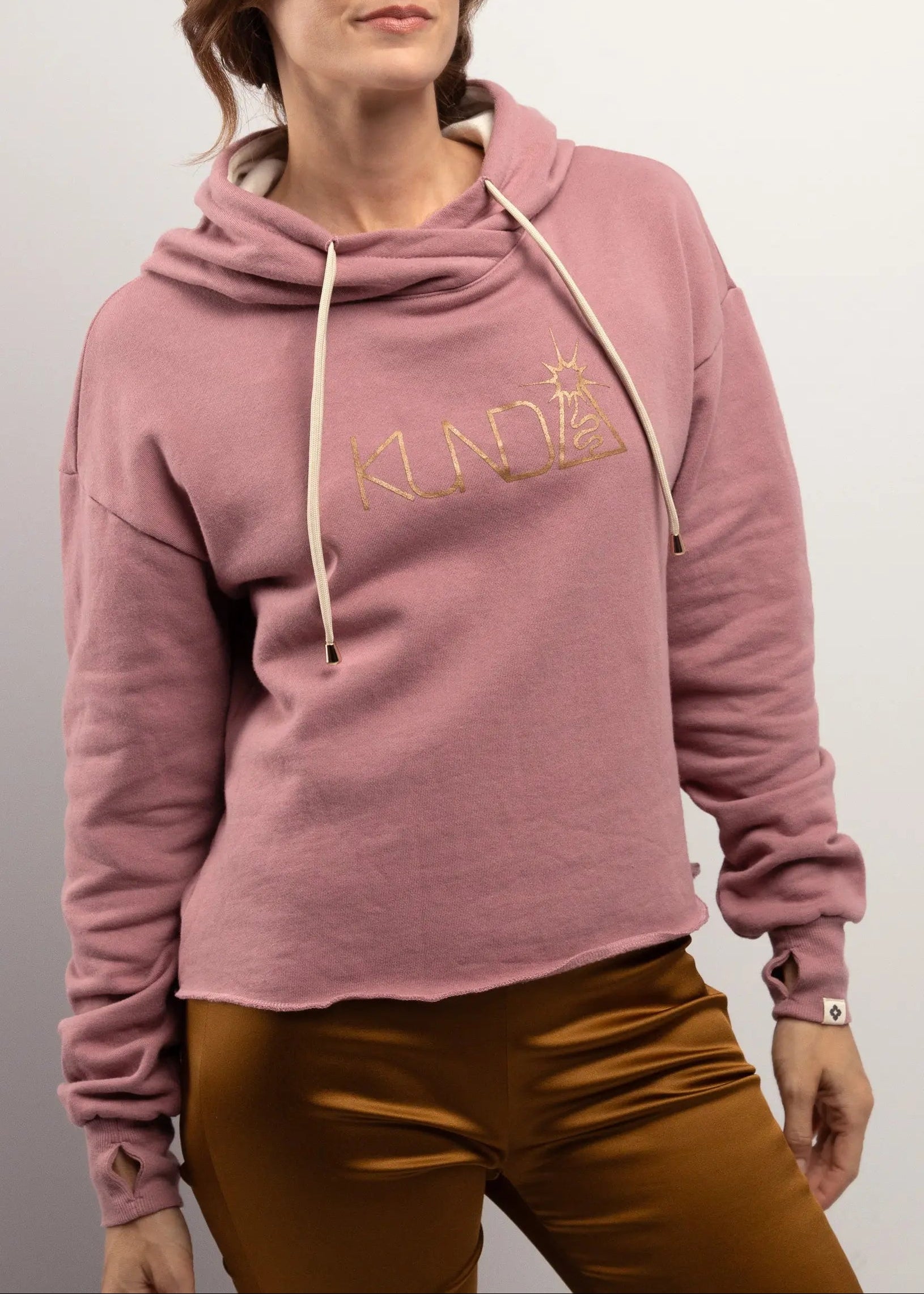 Crop hoodie ample pour femme, marque vêtements éco-responsables fait au Québec: Logo Kunda pour l'éveil de la kundalini