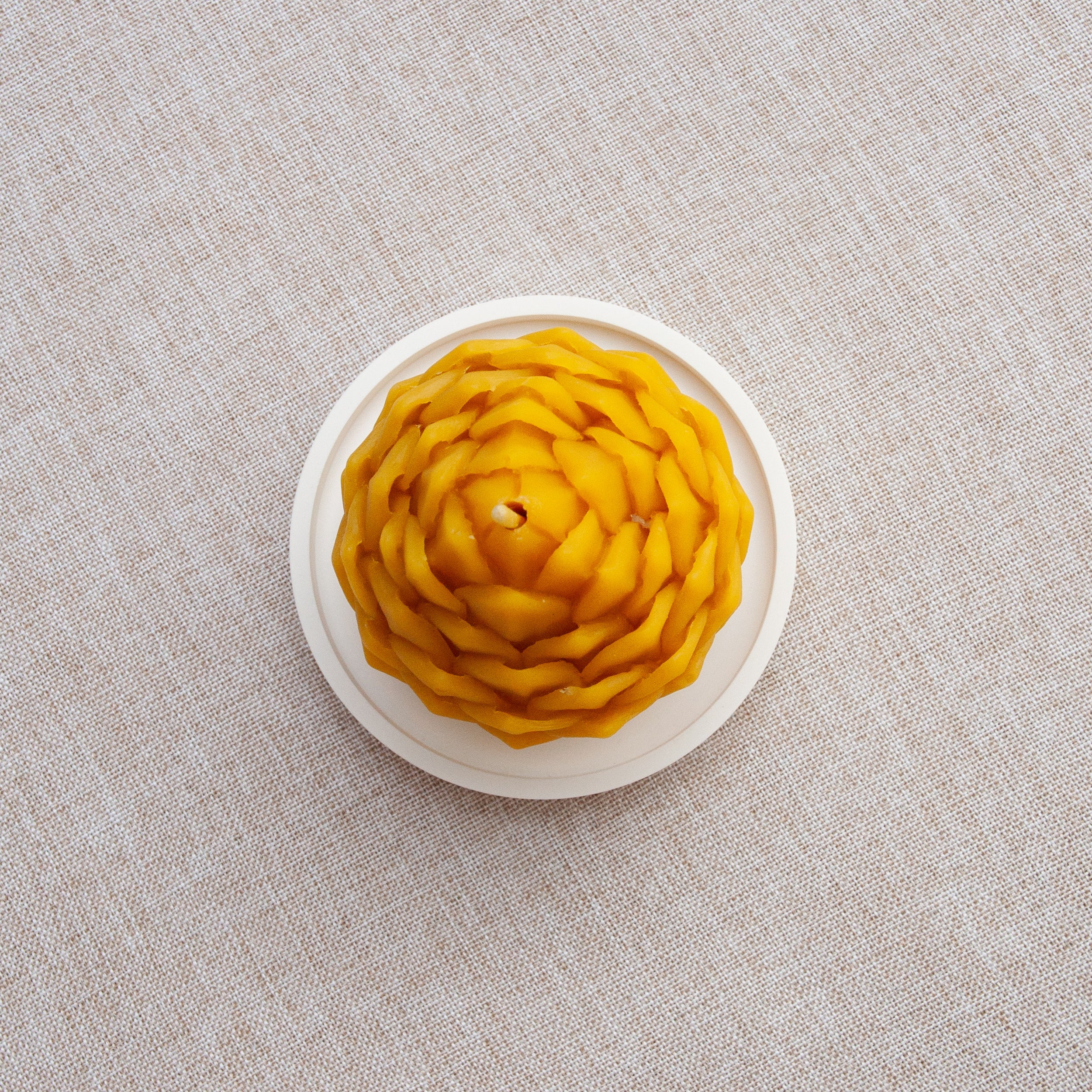 POMME DE PIN – Bougie en cire d’abeille jaune naturelle du Québec