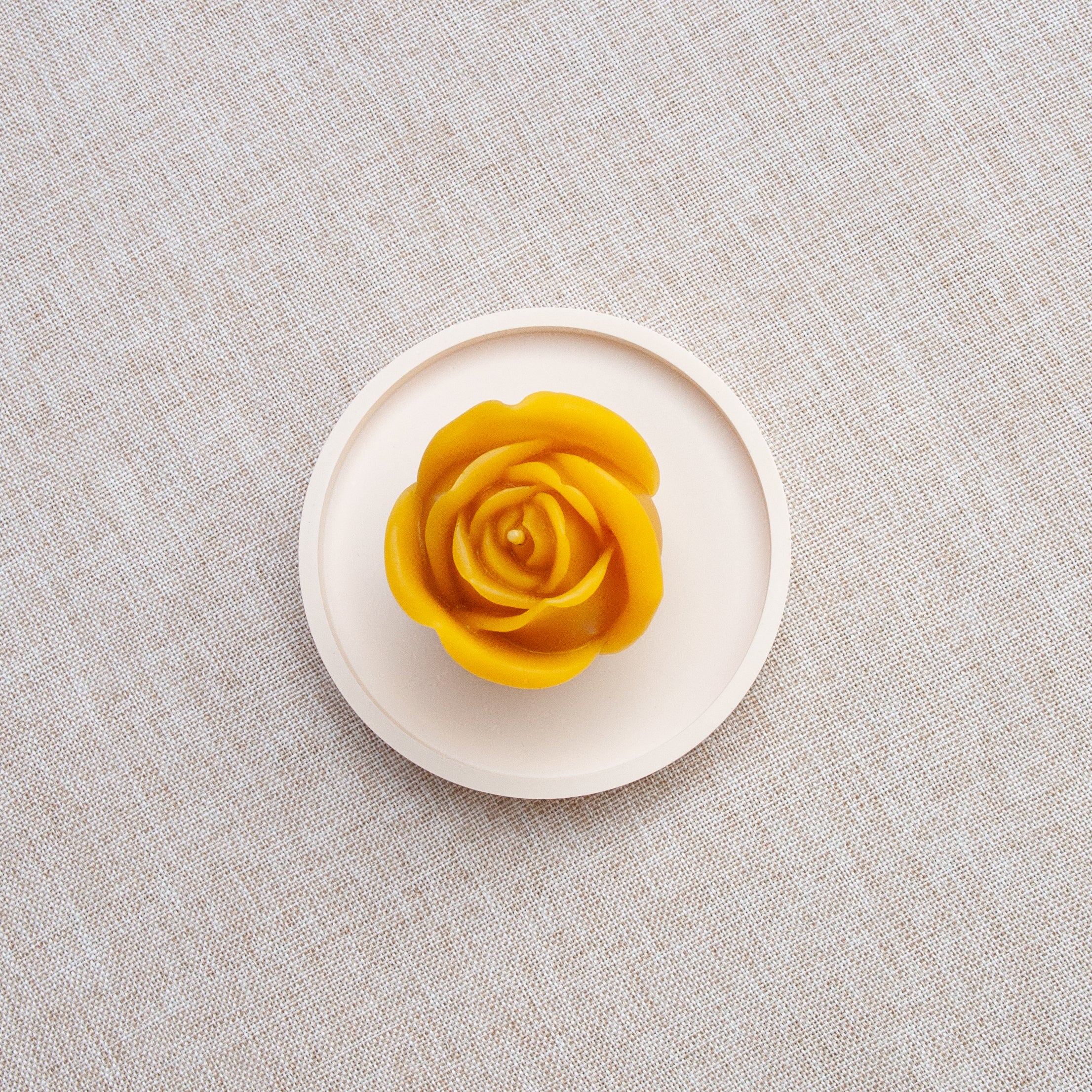 PETITE ROSE – Bougie en cire d’abeille jaune naturelle du Québec