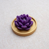 LOTUS – Bougie parfumée en cire d’abeille blanche colorée naturellement