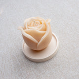 GRANDE ROSE – Bougie parfumée en cire d’abeille blanche colorée naturellement