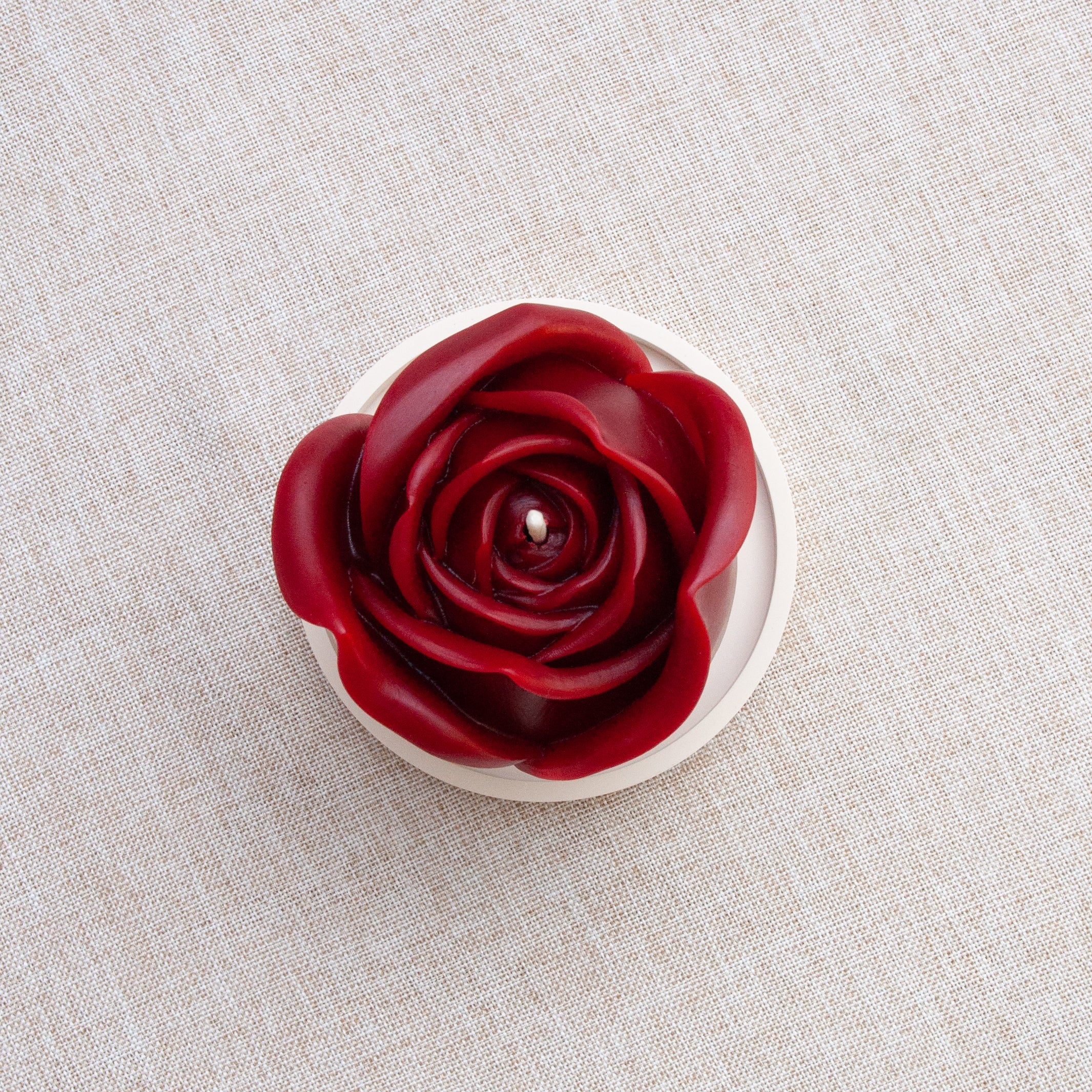 GRANDE ROSE – Bougie parfumée en cire d’abeille blanche colorée naturellement