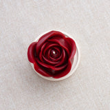 GRANDE ROSE – Bougie parfumée en cire d’abeille blanche colorée naturellement