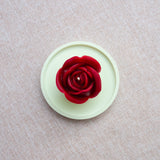 PETITE ROSE – Bougie parfumée en cire d’abeille blanche colorée naturellement