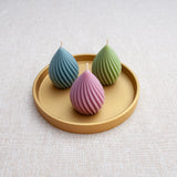Trio TEMPLE – Ensemble de bougies en cire d’abeille colorée sur plateau décoratif or