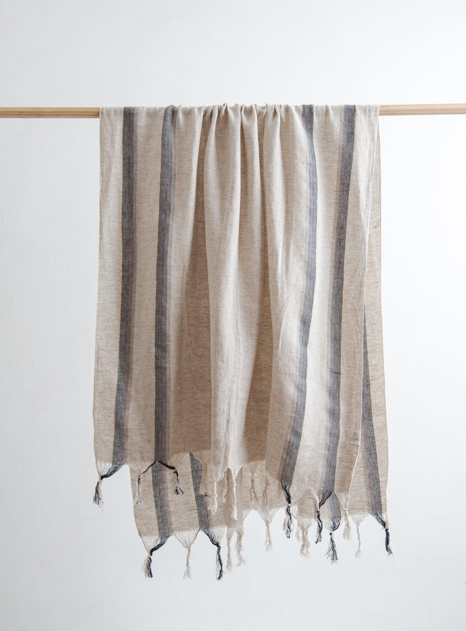 Serviette turque en coton Leylak Confetti Mill, dépliée, motif tissé à la main, usage hammam ou pique-nique