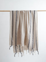 Serviette turque en coton Leylak Confetti Mill, dépliée, motif tissé à la main, usage hammam ou pique-nique