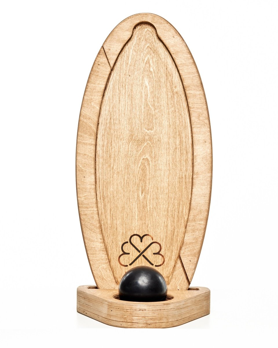 Planche SURF Model 360 MTL Balance Board avec balle d'équilibre, vue de dos avec rack sur pied