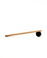 Détail de la balle d'équilibre de la planche SURF Model 360 MTL Balance Board, accessoire inclus