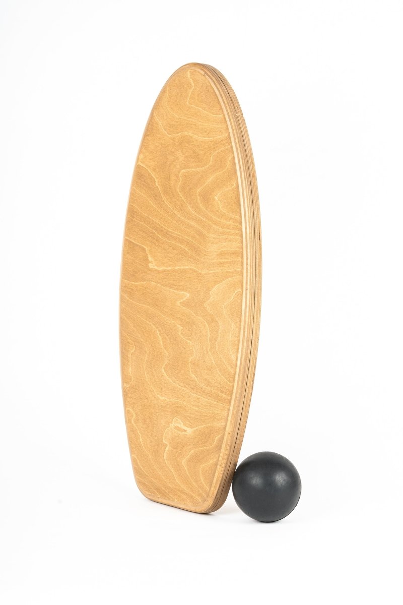 Planche d'équilibre Surf Model 360 MTL Balance Board, vue d'ensemble avec balle