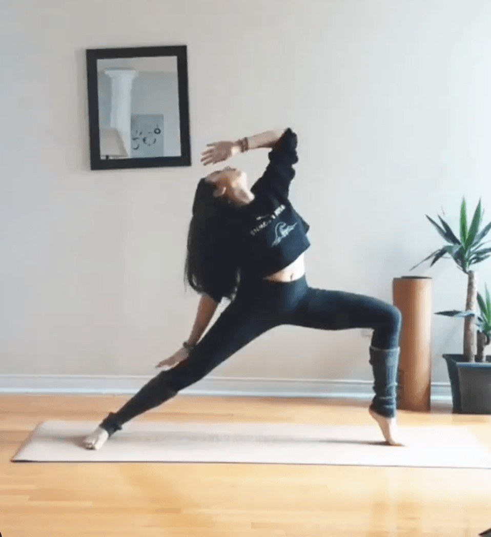 Tapis de yoga en liège Essentiel Scoria Canada, mise en scène lifestyle, pratique consciente et écoresponsable